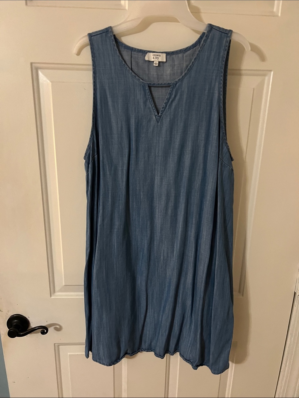 crown & ivy Blue Sleeveless Chambray Shift Dress